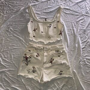 Ban Jara two piece demin set
Size small top and Size 27 shorts